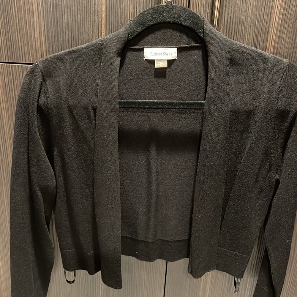 Calvin Klein M cropped sweater cardigan